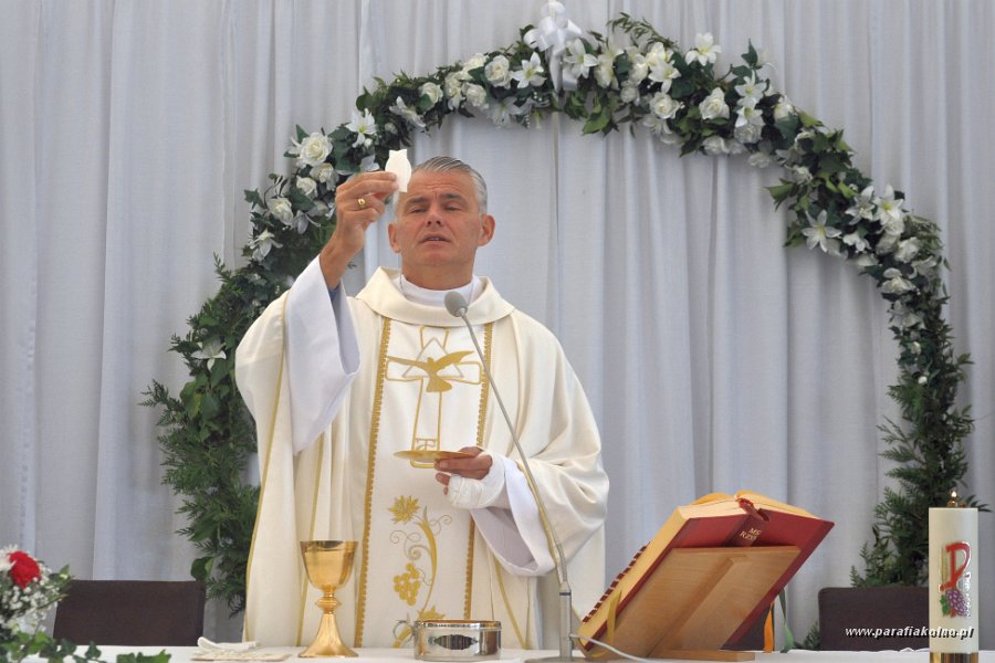 216 Niedzielna Eucharystia.jpg